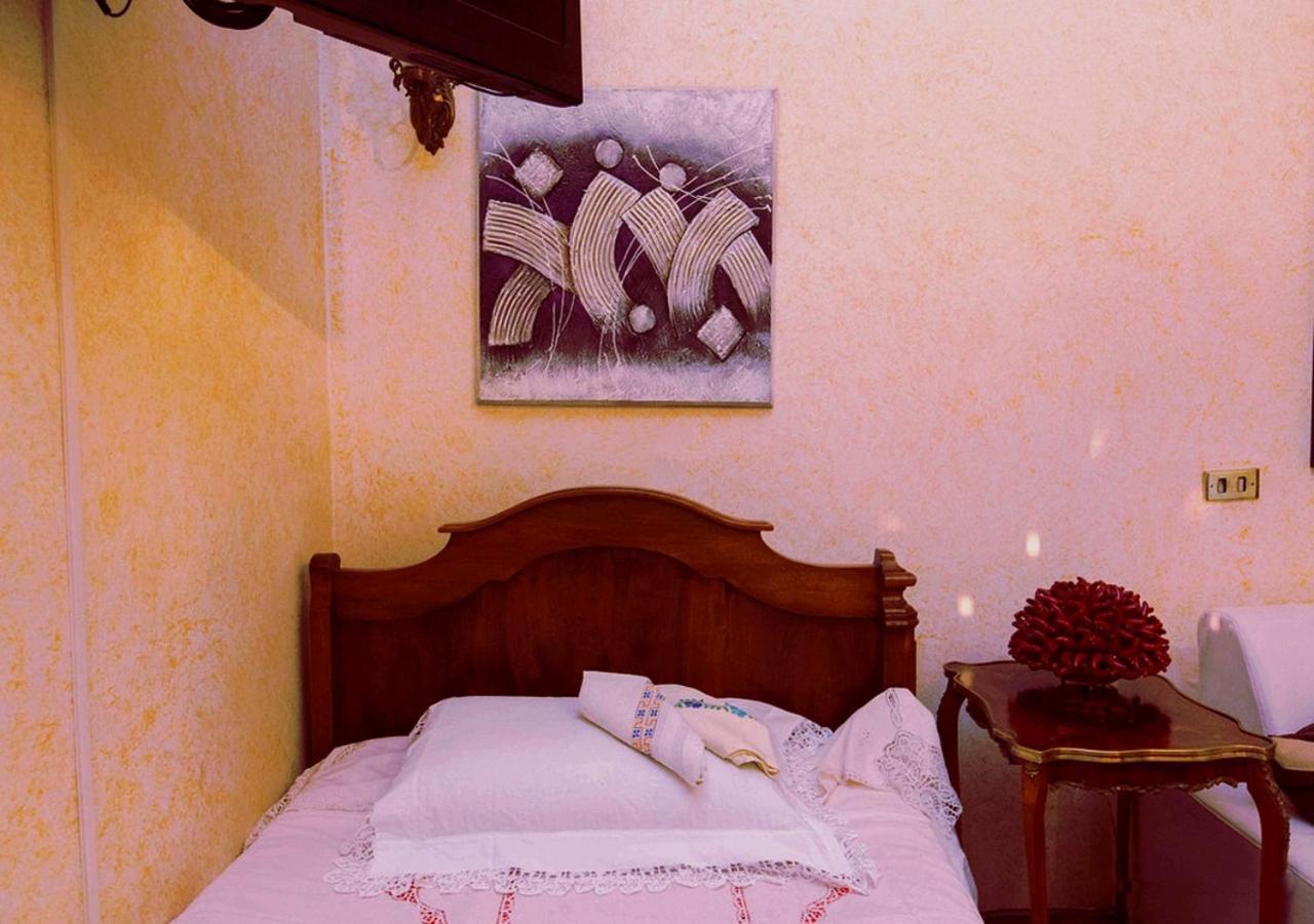 B&B Atmosfere Del Centro Storico Naples Room photo
